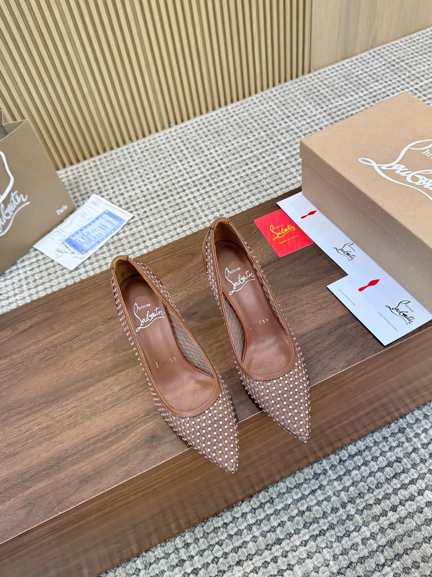 👟👟Ex-factory price 440👟👟 Genuine leather sole +40 Year-round shipment💝Christian Louboutin CL👠 Classic "💎Cow Patent Leather💎Series" noble and luxurious, real blingbling✨ Real materials, all customized by the pattern maker, and the materials are made of original customized materials, achieving the taste of the original 6 color options💍 Upper: imported 👉cow patent leather💪 lining: sheepskin foot pad/lining code number: 34-40.41.42 heel height: two options: 10.5cm and 8.5cm